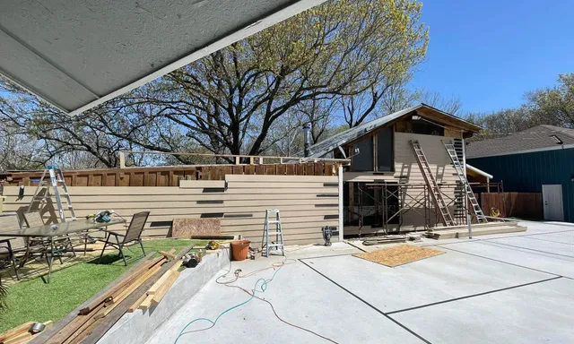 A Contractor’s Guide on How to Replace Siding on a House